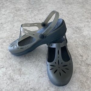 Crocs clogs shoes size 8 black
